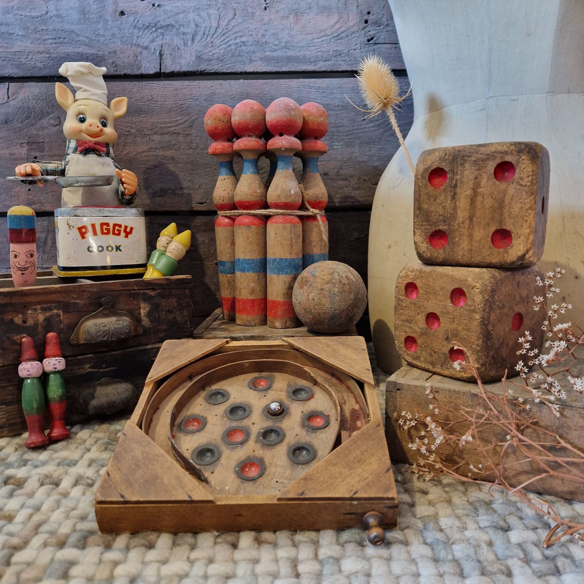 Jeu De Quilles Miniature Ancien - Bois Peint Vers 1920 - 12 Quilles - Hauteur 10,6 Cm