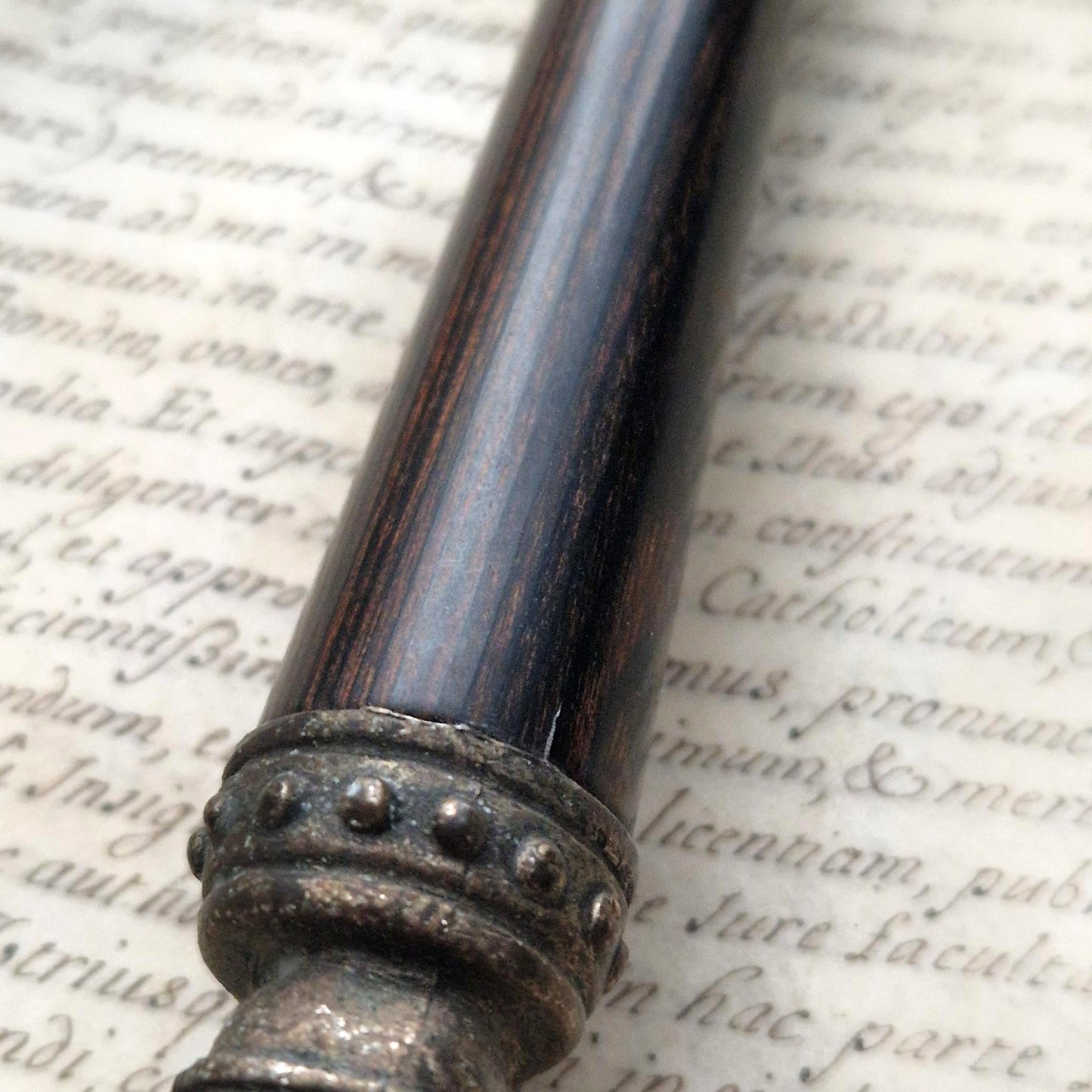 Large magnifying glass - exotic wood handle, elephant finial