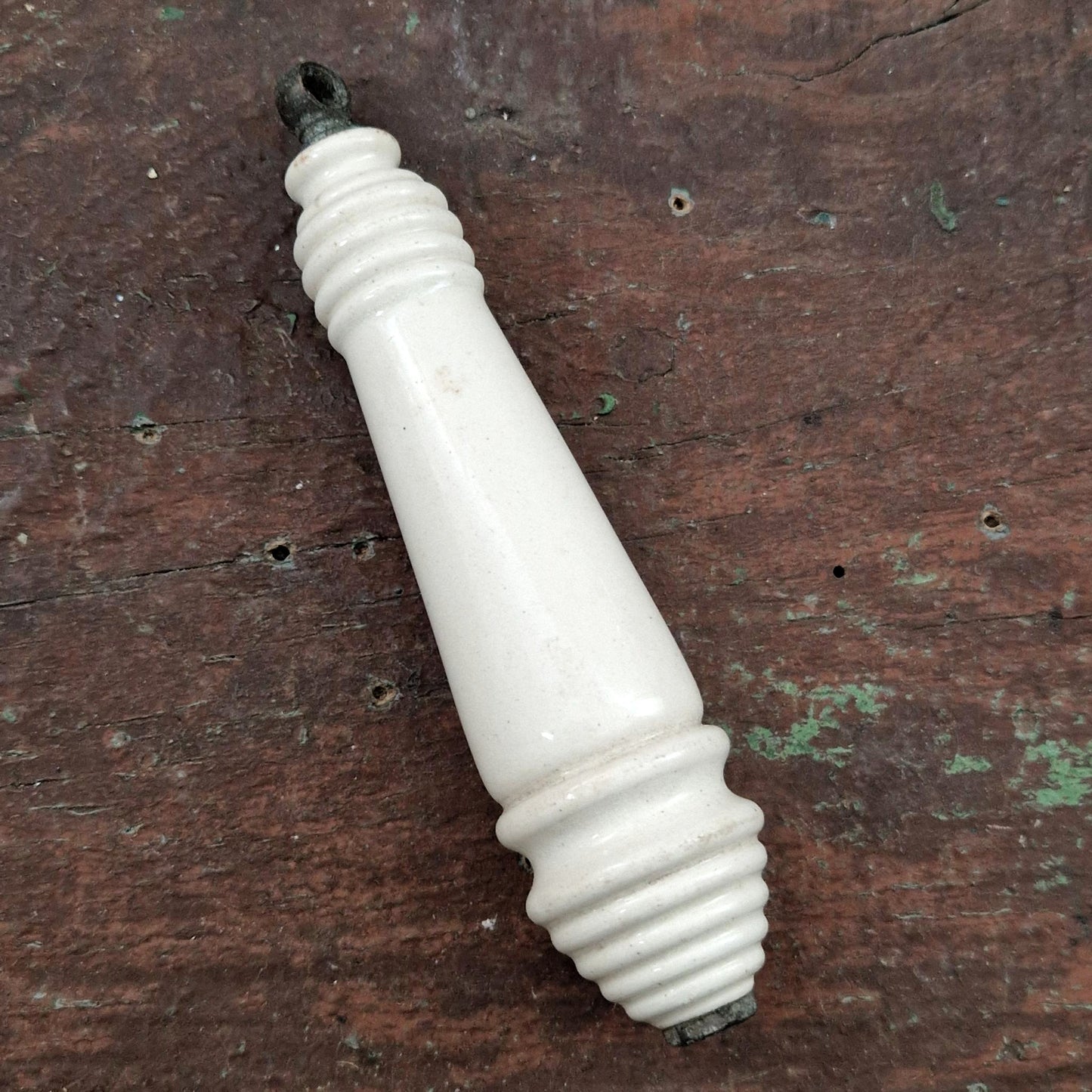 Poignée en porcelaine blanche « TIREZ » à décor floral