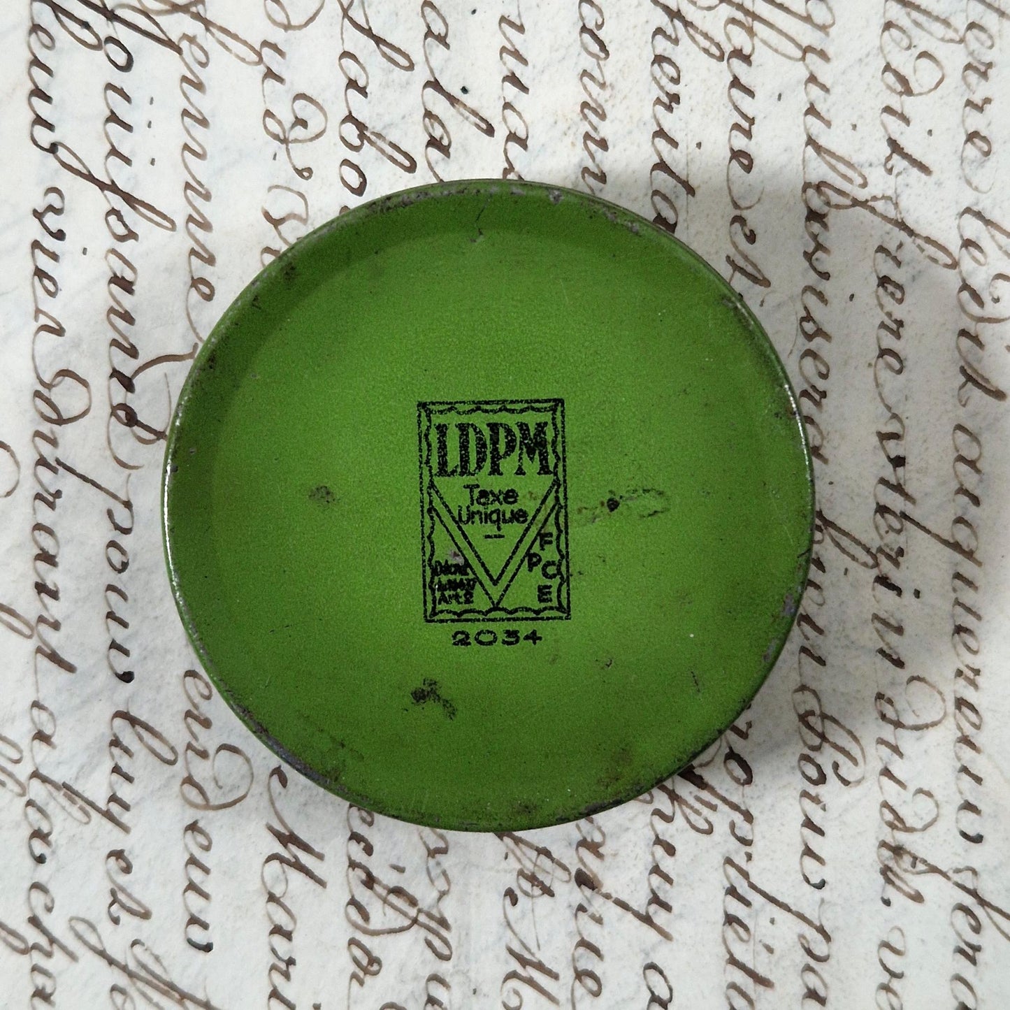 Boîte ancienne « Graisse anti-rouille pour armes »
