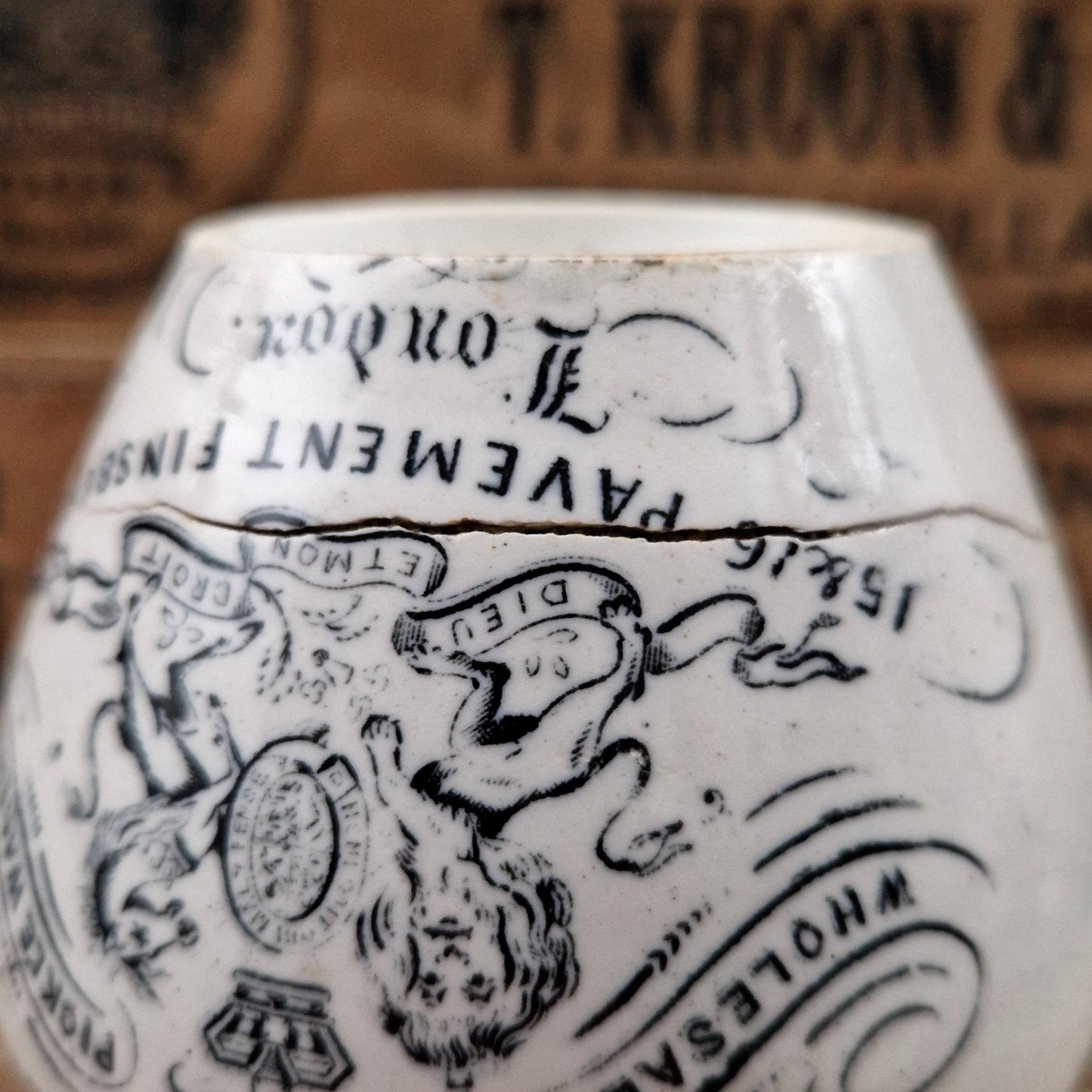 Rare old pot “Batty's Mustard – London”