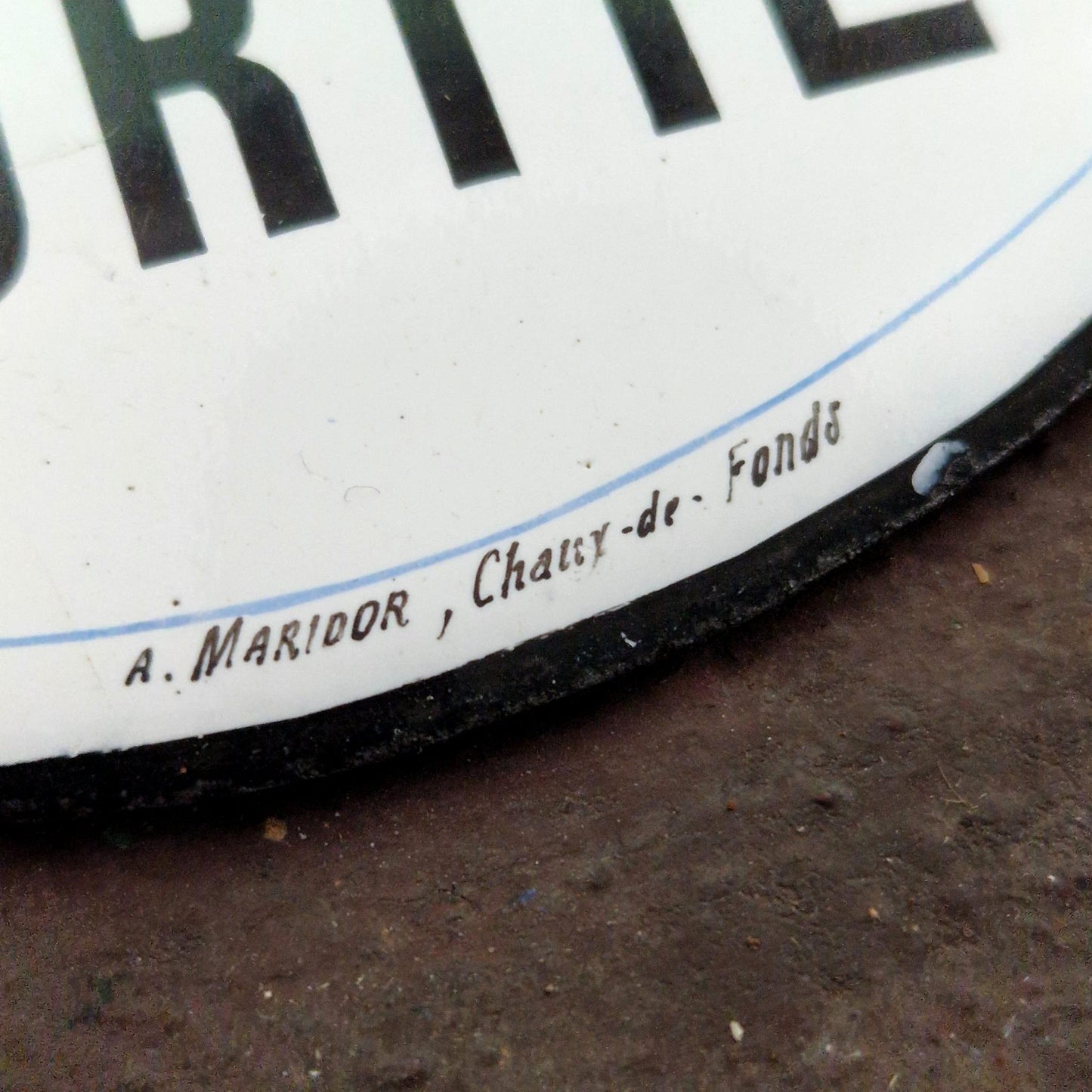Charmante plaque émaillée « SORTIE »