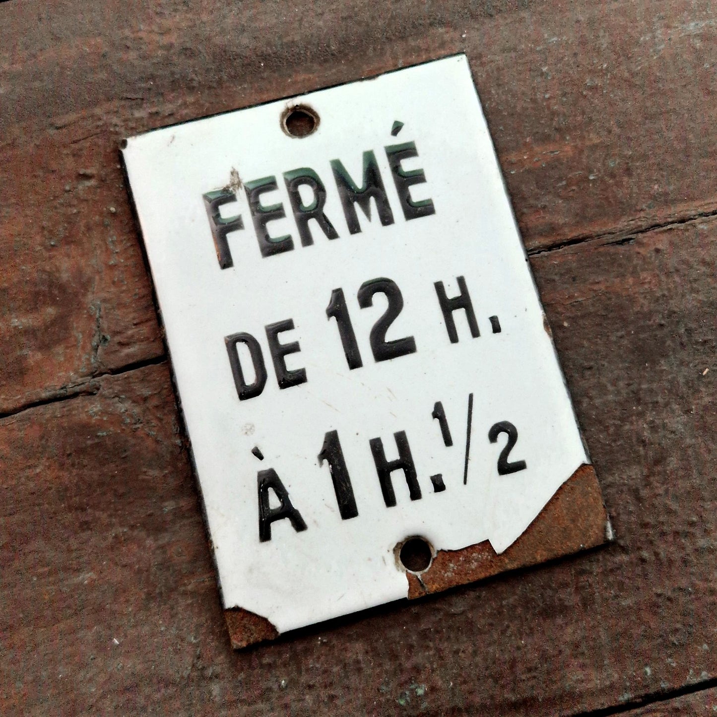 Plaque émaillée de commerce « Fermé de 12 h à 1 h 1/2 »