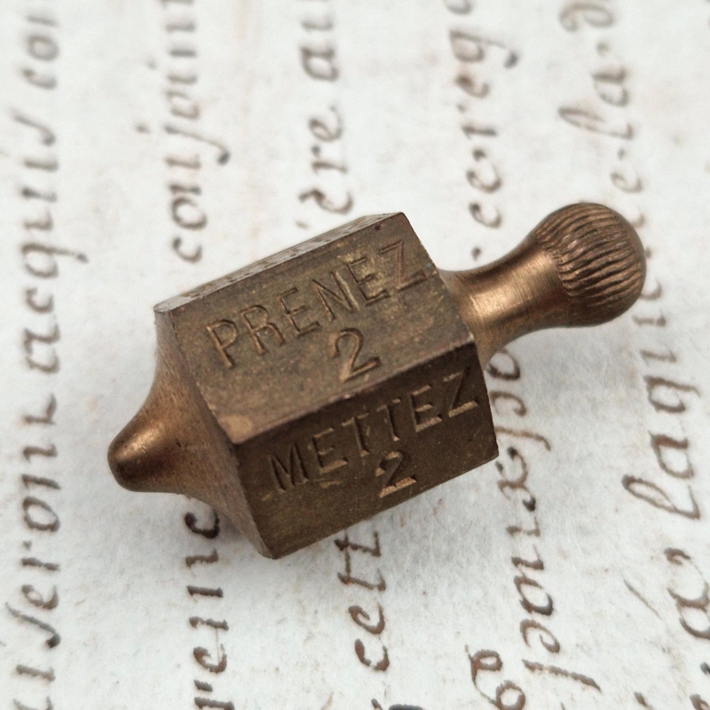 Toupie de comptoir en bronze « Galeries Lafayette »