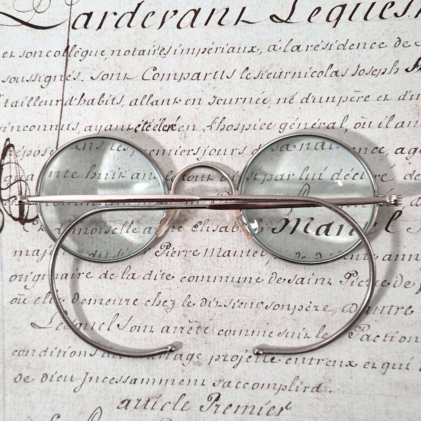 Lunettes anciennes à branches flexibles