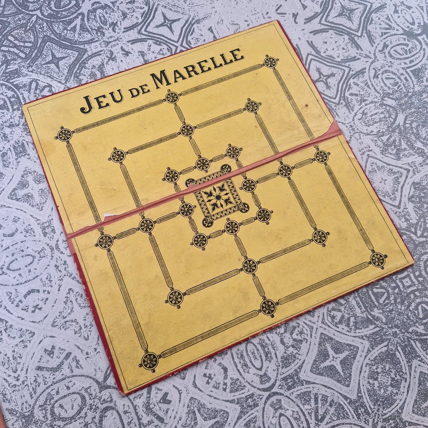 Plateau de “Jeu de stratégie militaire” - MD Paris