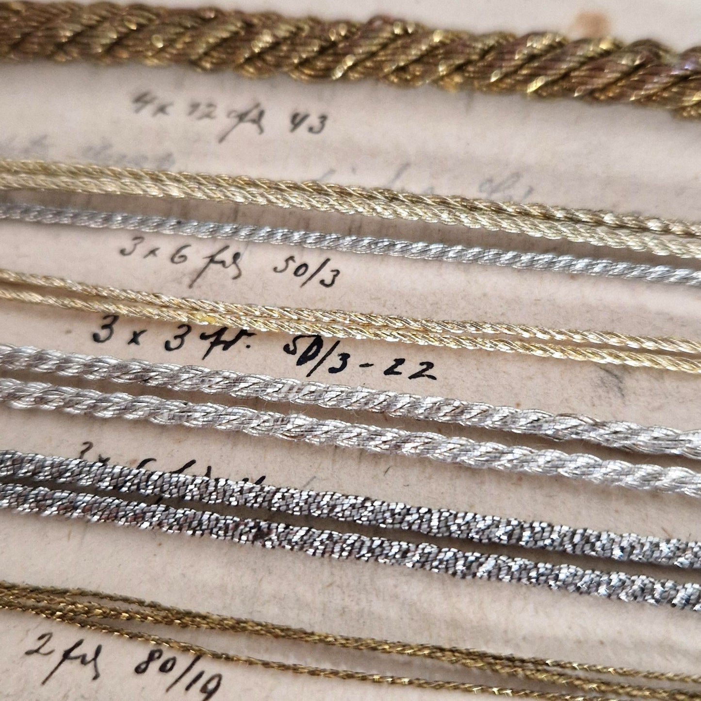 Support d’échantillons « Cordonnets métalliques », XIXe