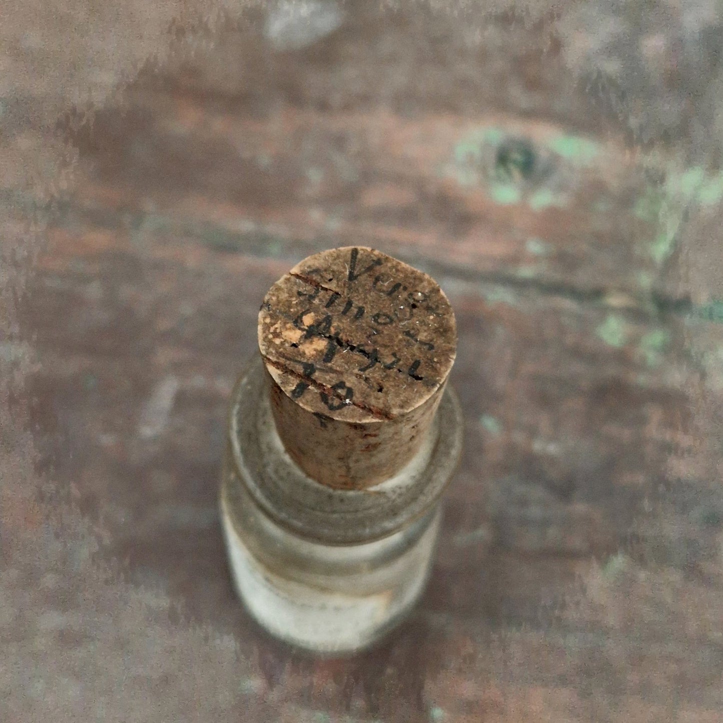 Small bottle "Verge - Immunized monkey Queyri", 1913 (f48)