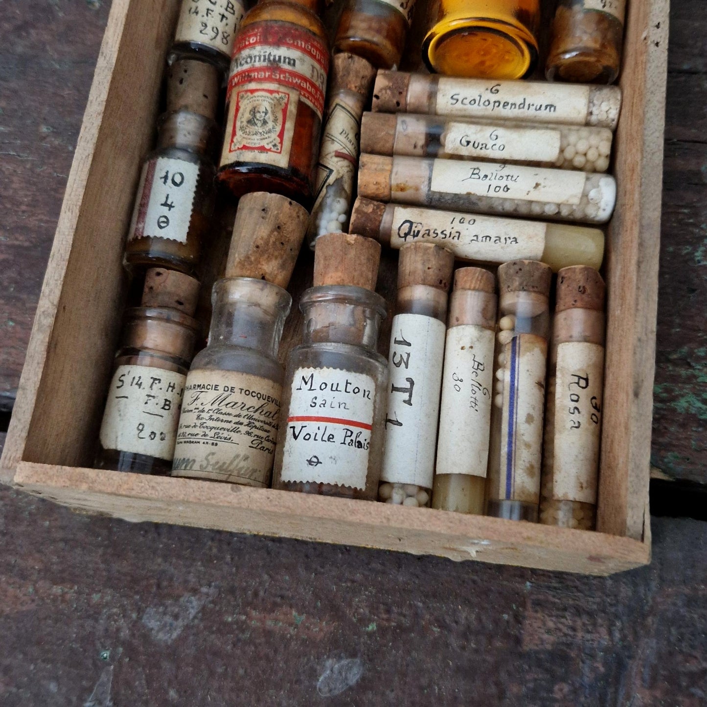 Pharmacopée début XXe : coffret réunissant 23 pièces (c7)