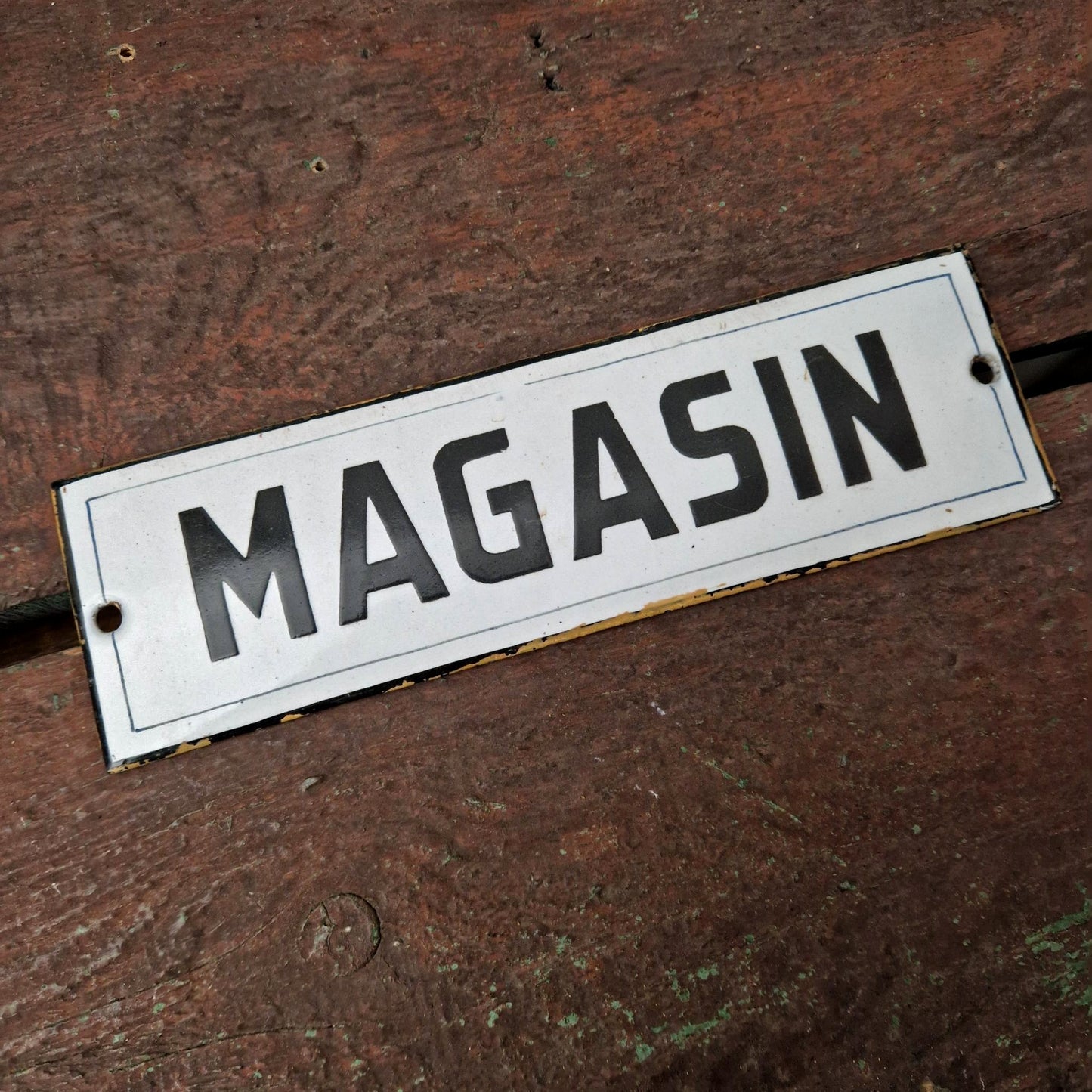 Ancienne plaque émaillée « Magasin »