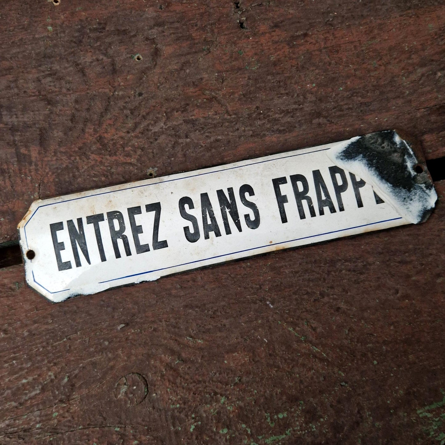 Plaque émaillée « Entrez sans frapper »