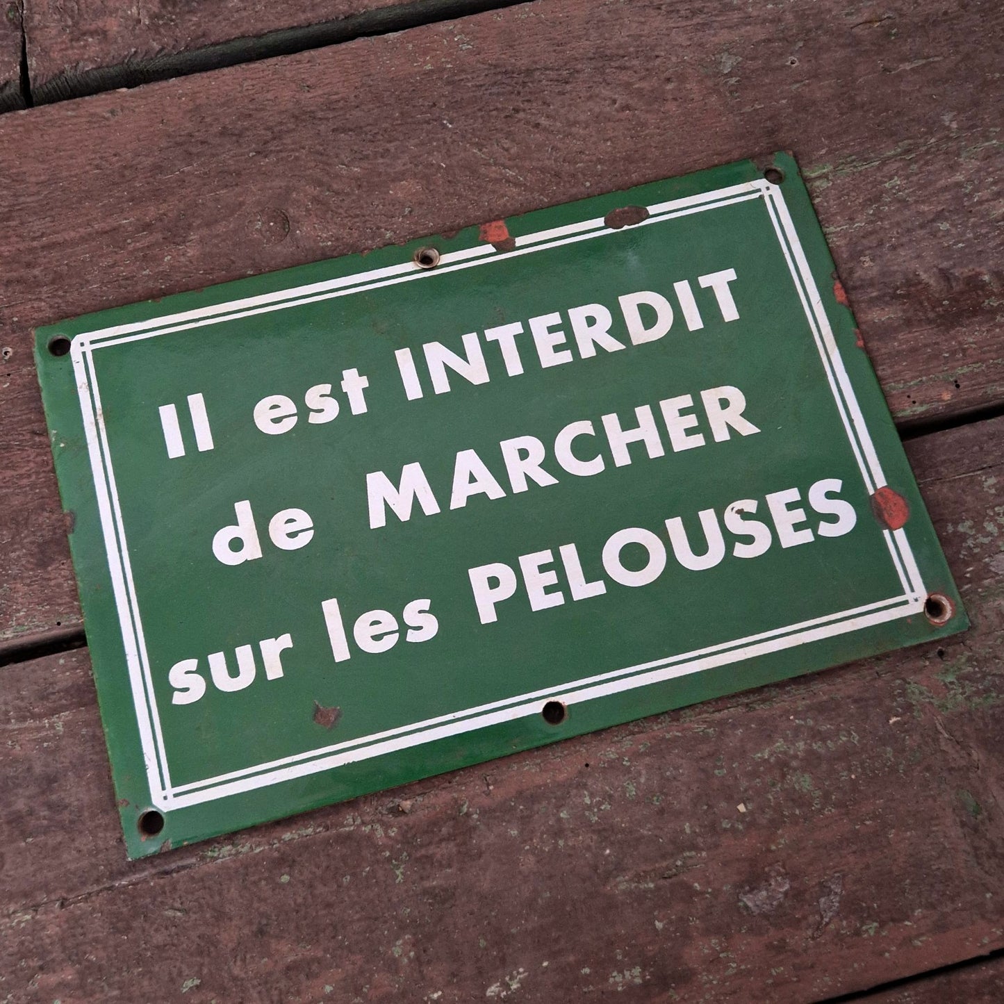 Plaque émaillée « Interdit de marcher sur la pelouse »