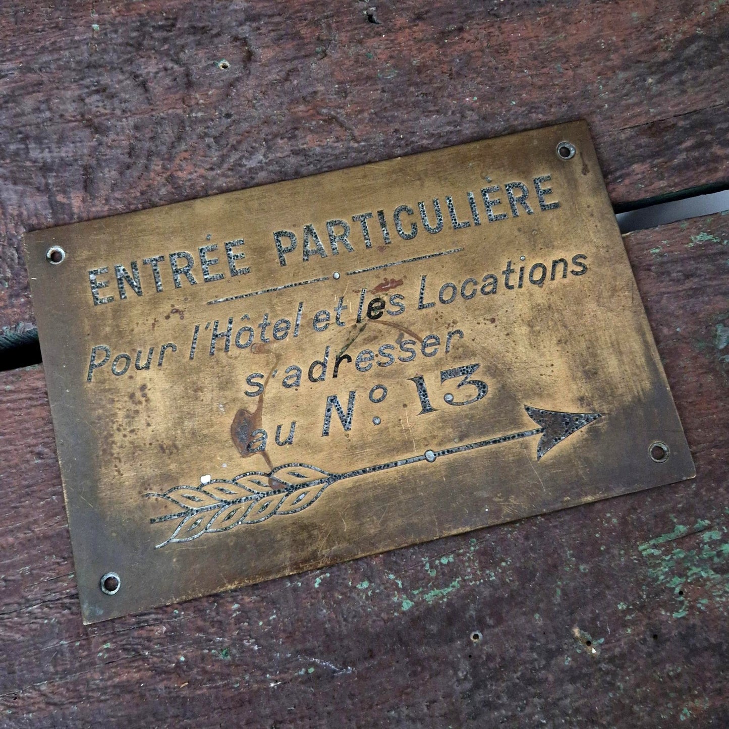 Plaque laiton gravé « Entrée particulière... N°13 »