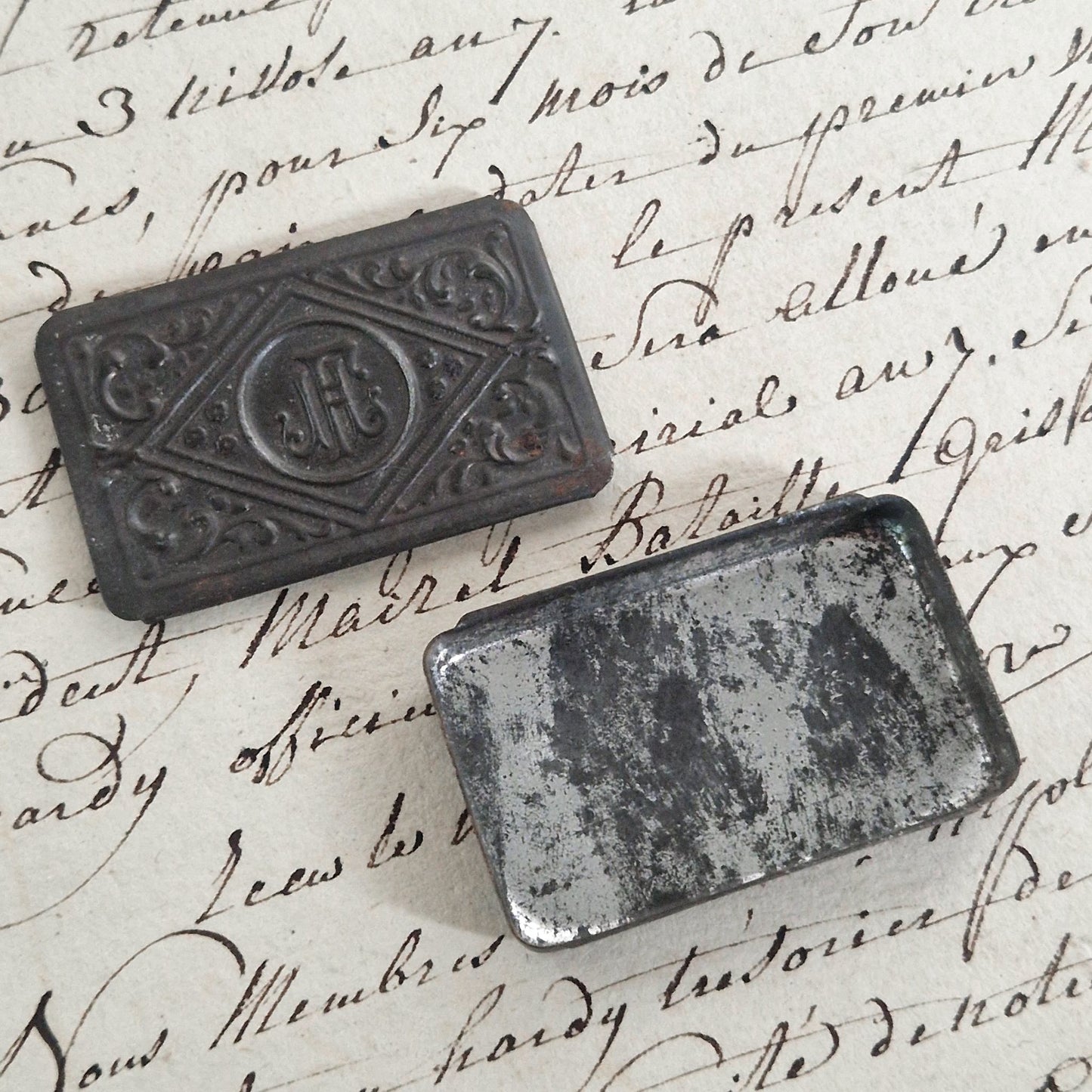 Ancienne boite pour plumes monogramme « J.F.H »