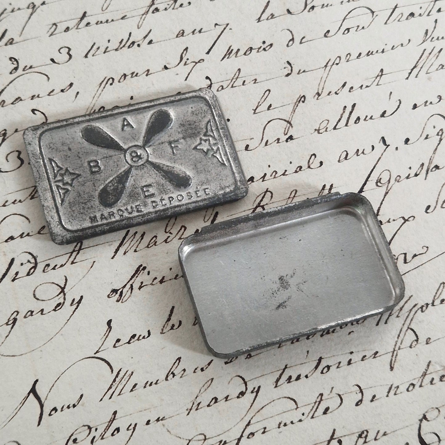 Boîte en tôle emboutie « A.B.F. - Marque déposée »