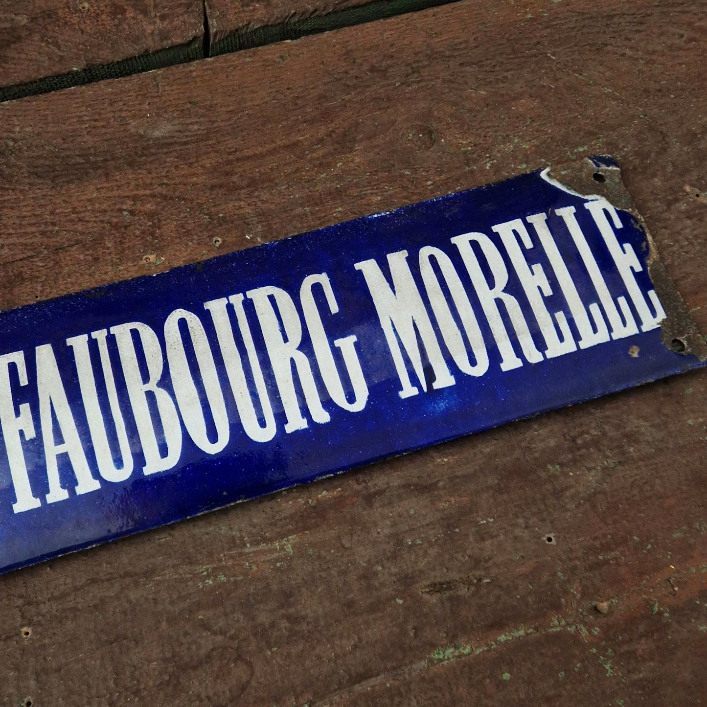 Enameled street sign "Chemin du Vieux Faubourg Morelle"