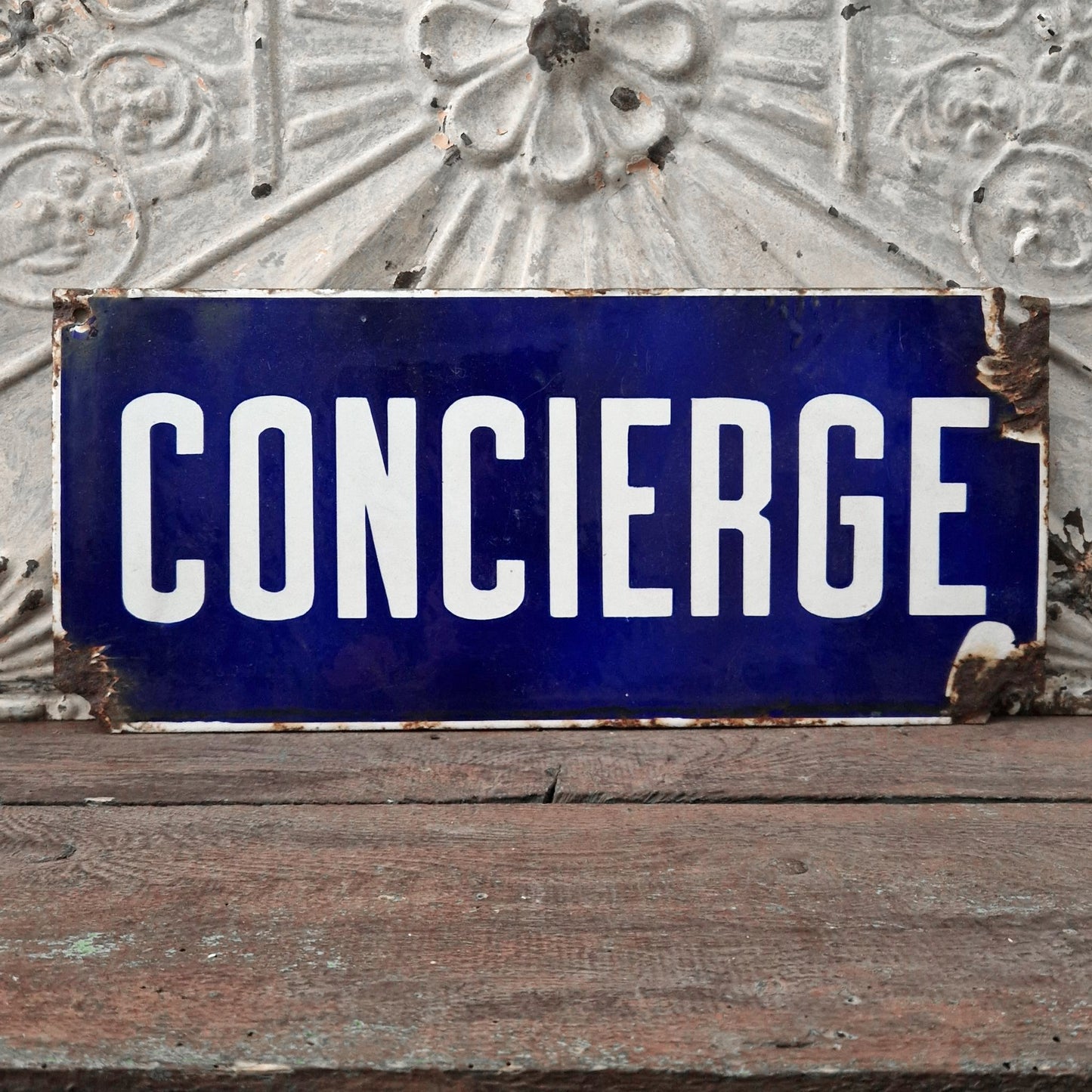 Plaque émaillée bleue « Concierge »