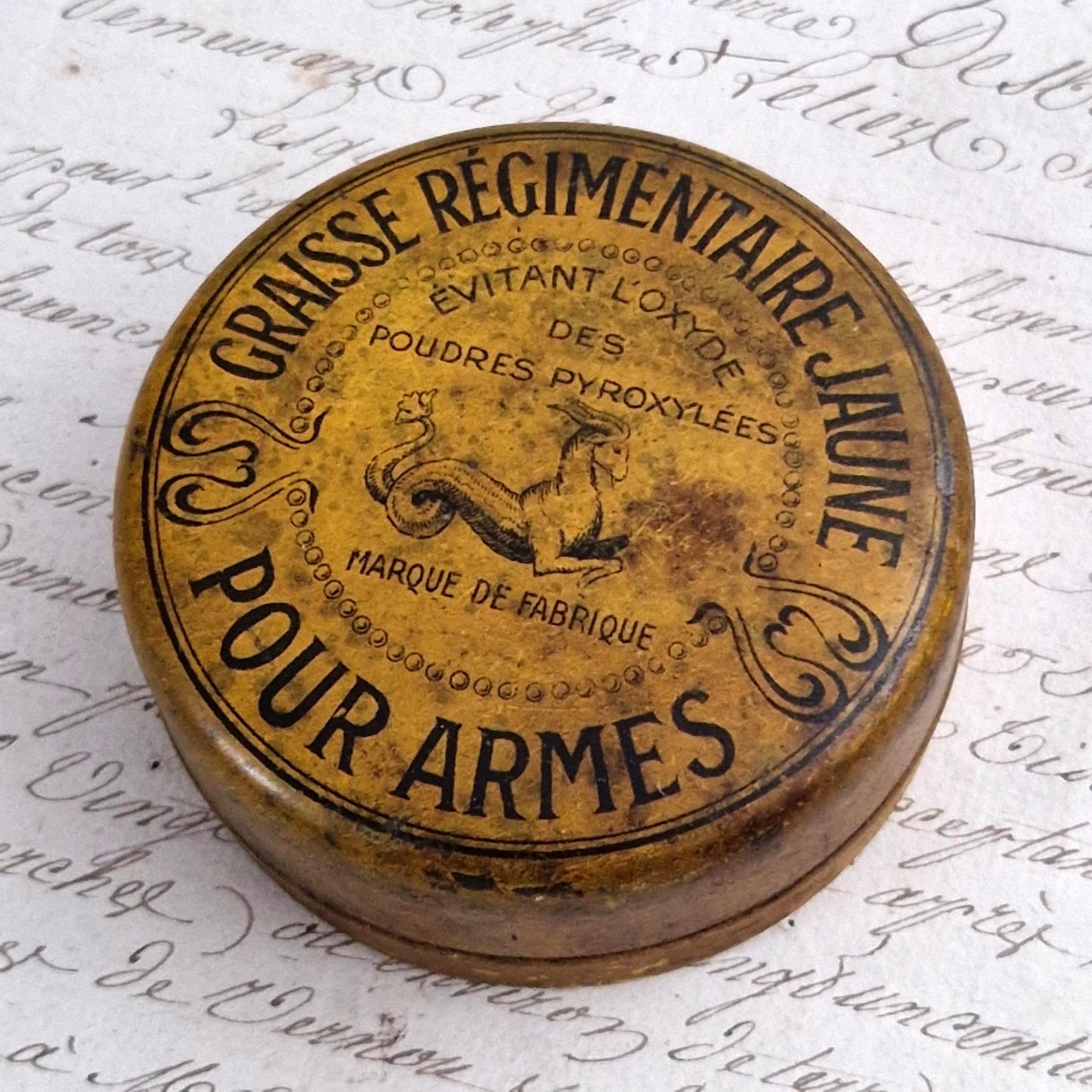 Ancienne boîte « Graisse Régimentaire Jaune »