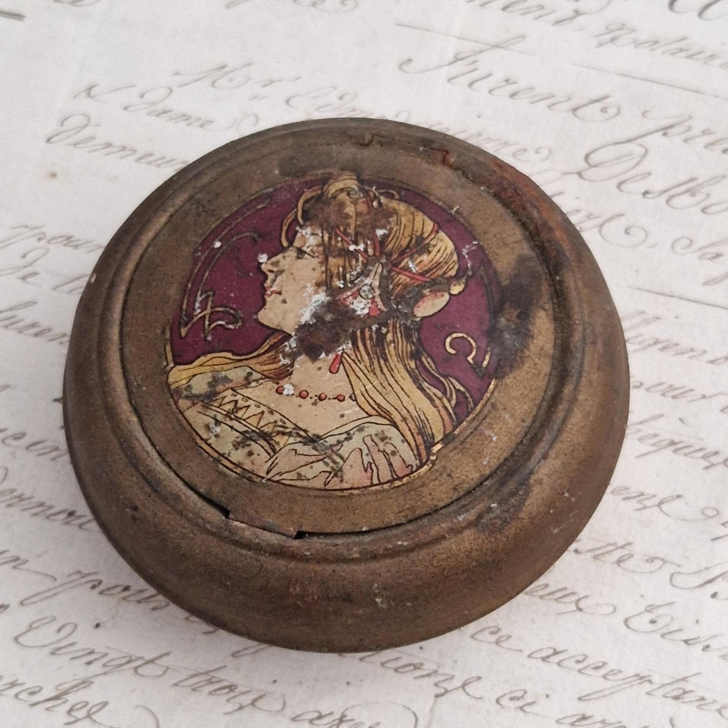 Boîte ancienne « Gosiérine Dalloz - Femme Art Nouveau »