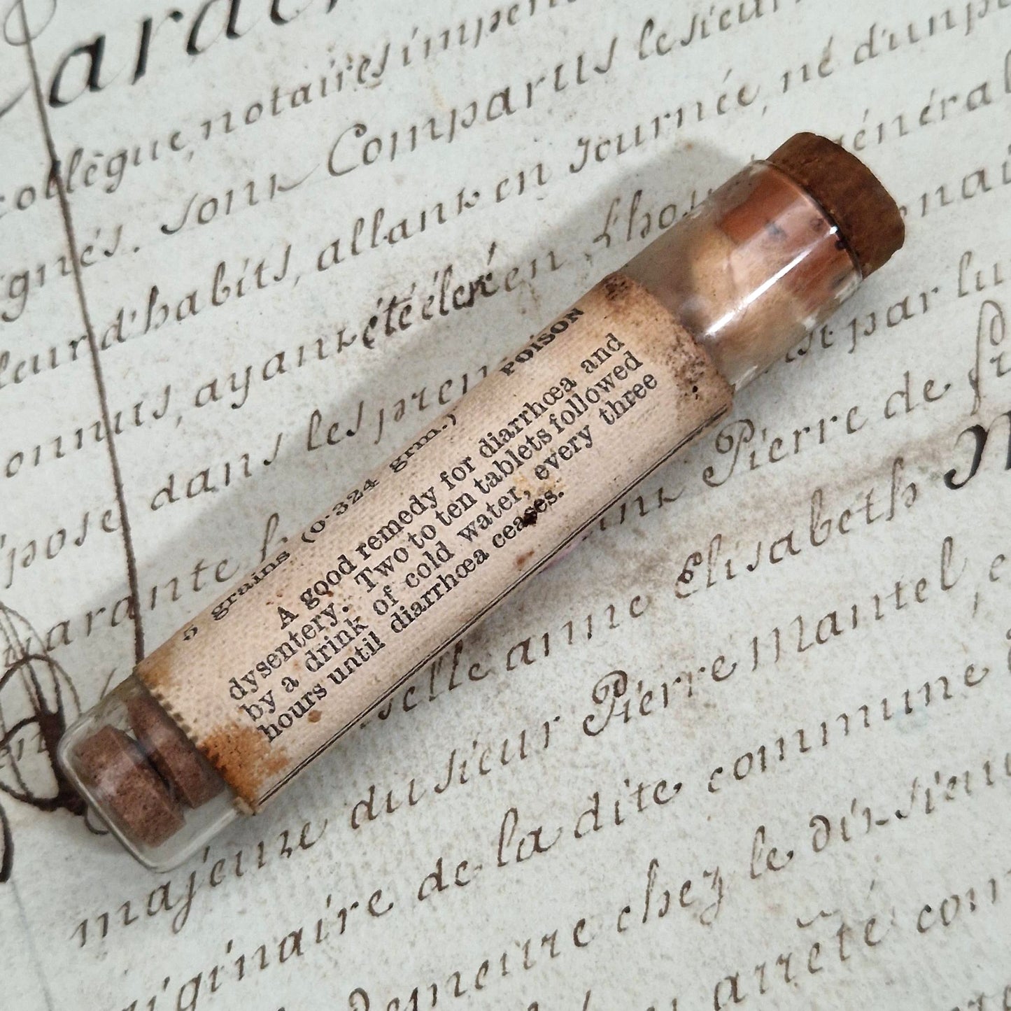 Ancien tube de tablettes « Aromatic Chalk & Opium »