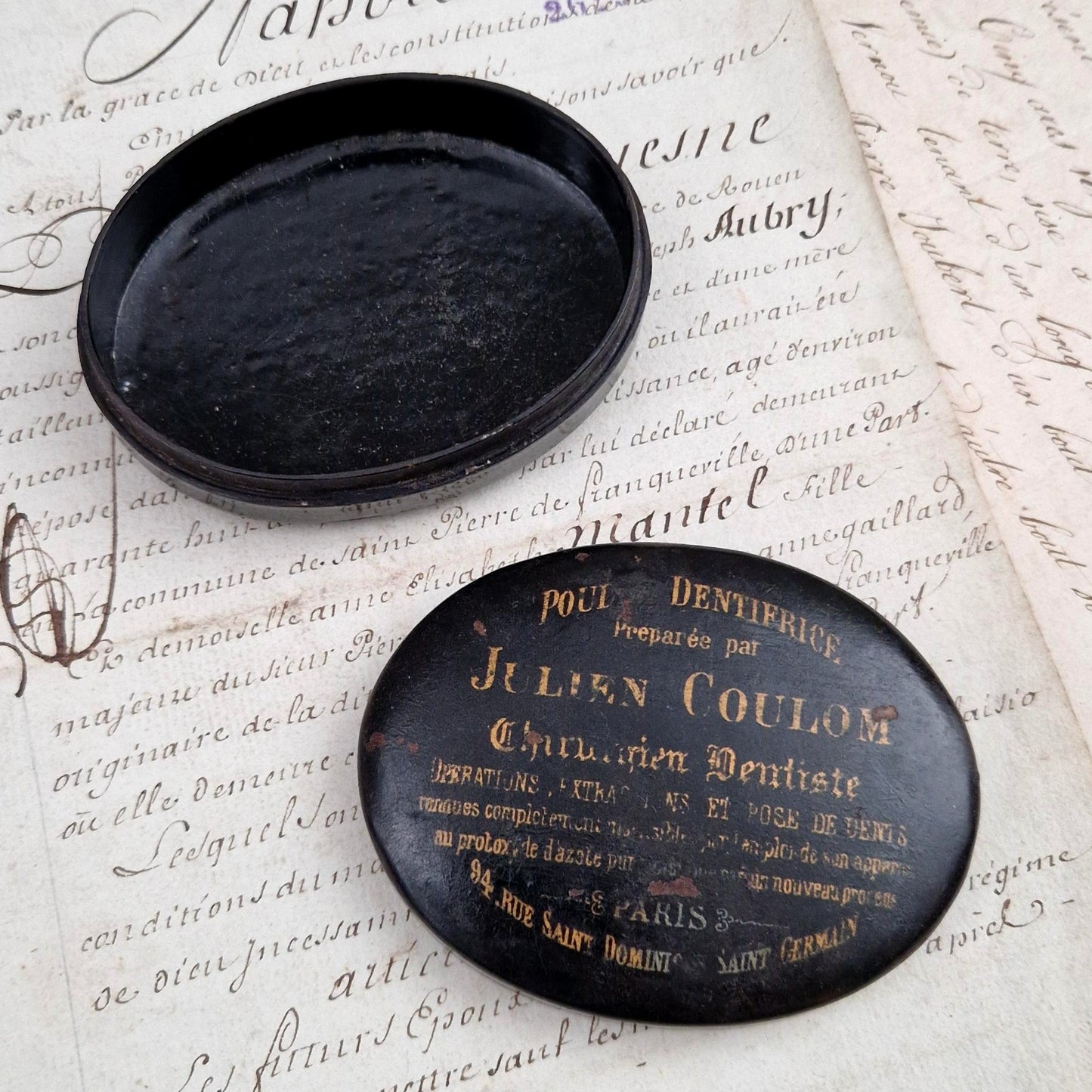 Boîte de poudre dentifrice Julien Coulom, Paris - XIXe