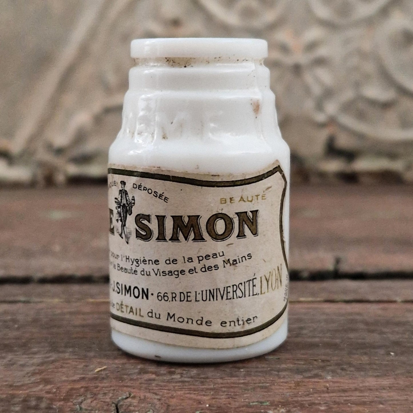 Pot en opaline blanche « Crème Simon »