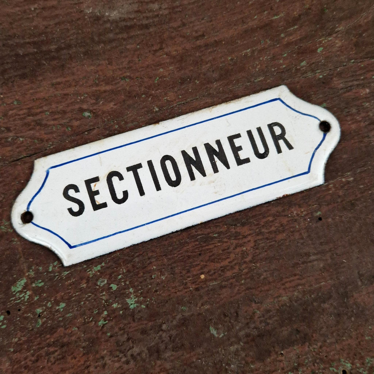 Ancienne plaque émaillée « Sectionneur »