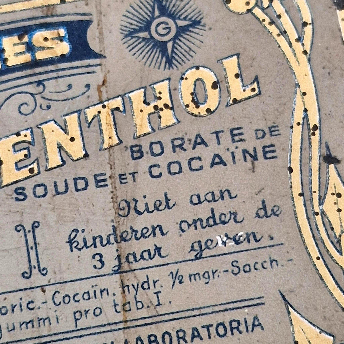 Ancienne boîte de dragées « Au Menthol / Cocaïne »