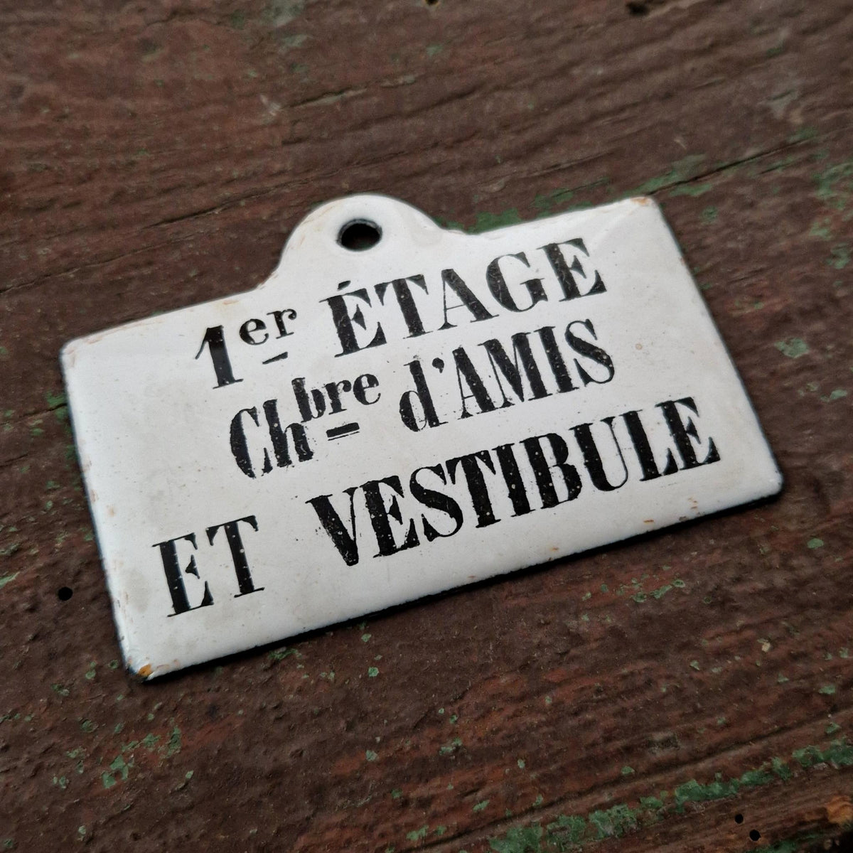 Enamel sign “Guest room and vestibule – 1st floor”