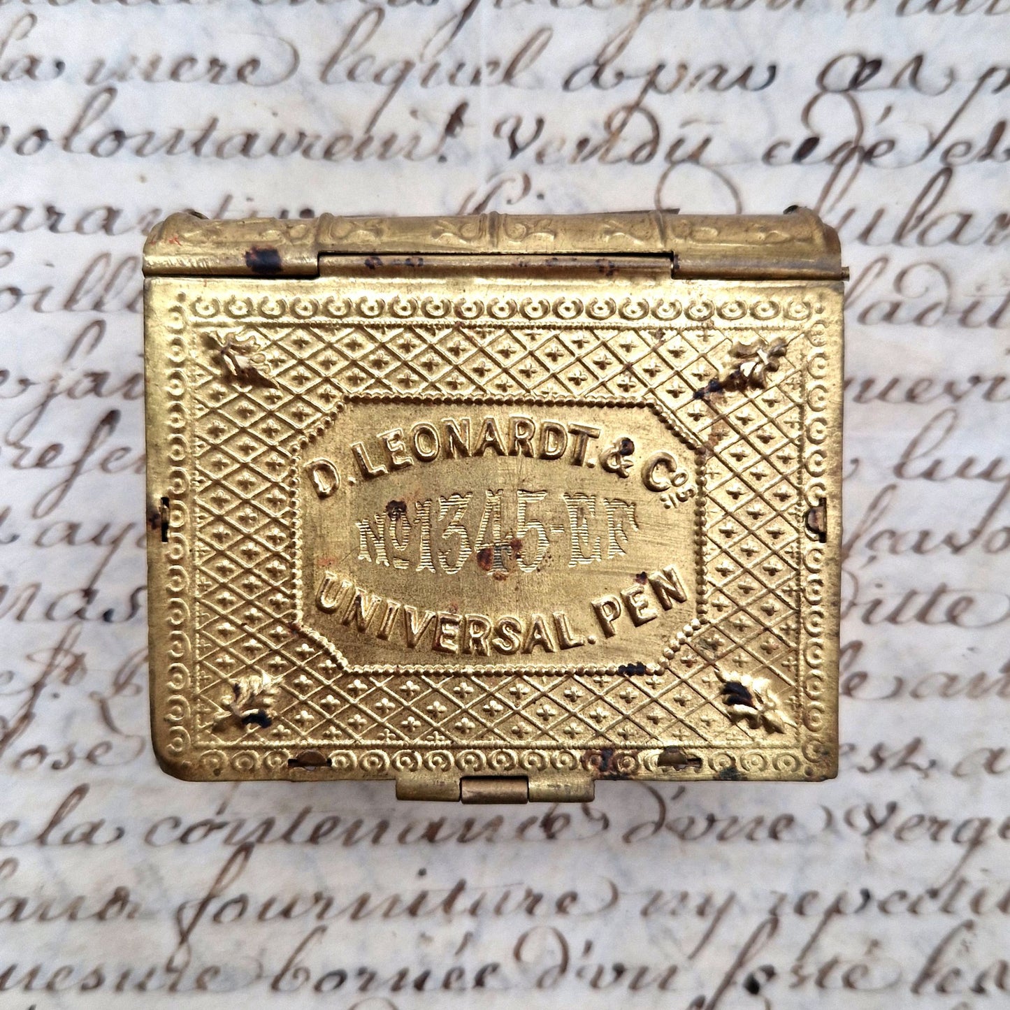 Boite de plumes en laiton Leonardt grand modele