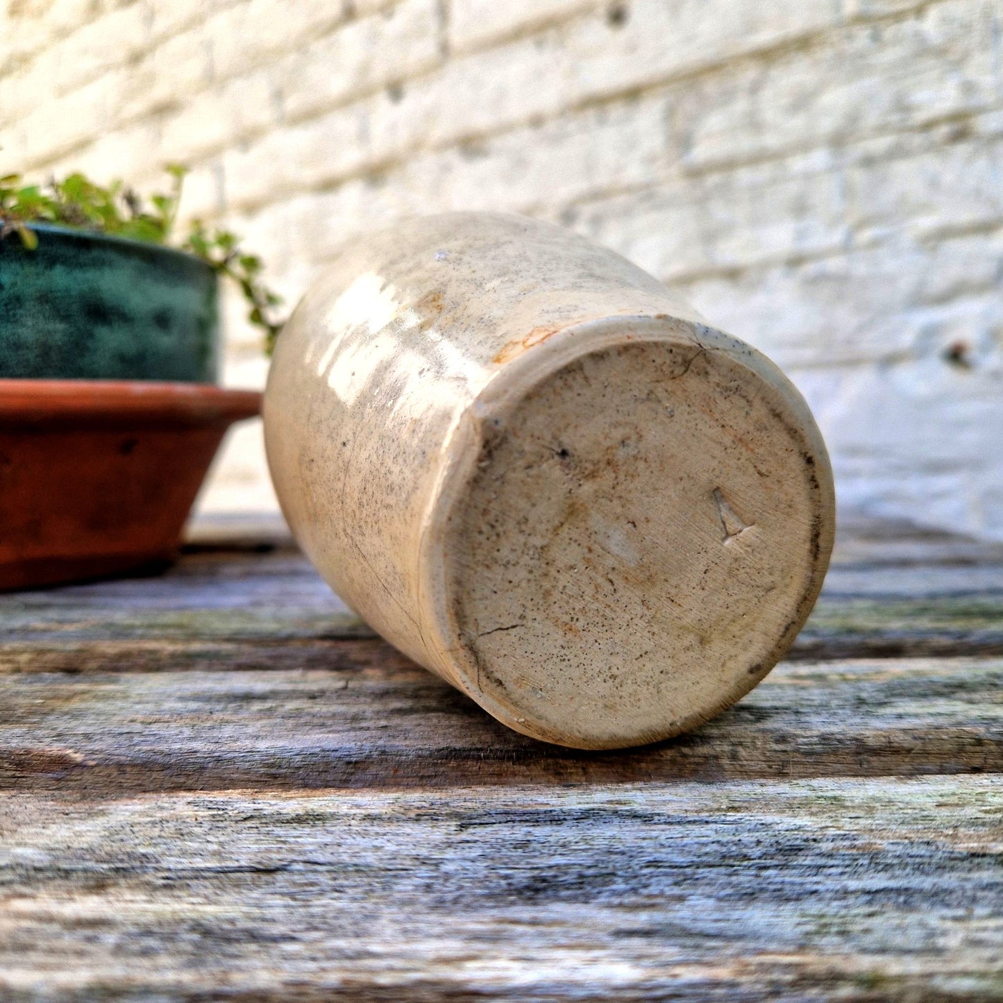 ancien pot en porcelaine émaillée