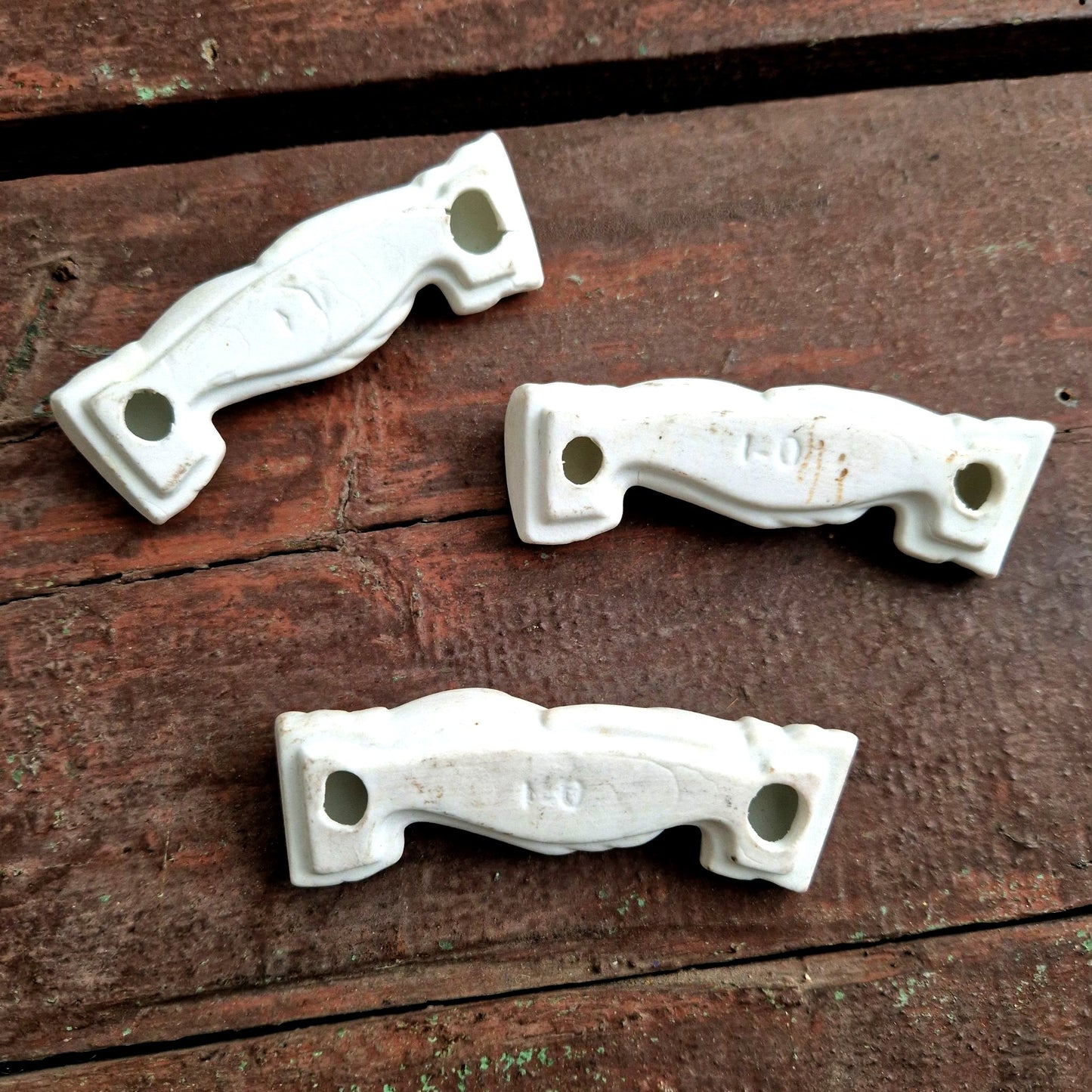 ancienne Poignee de mains en biscuit