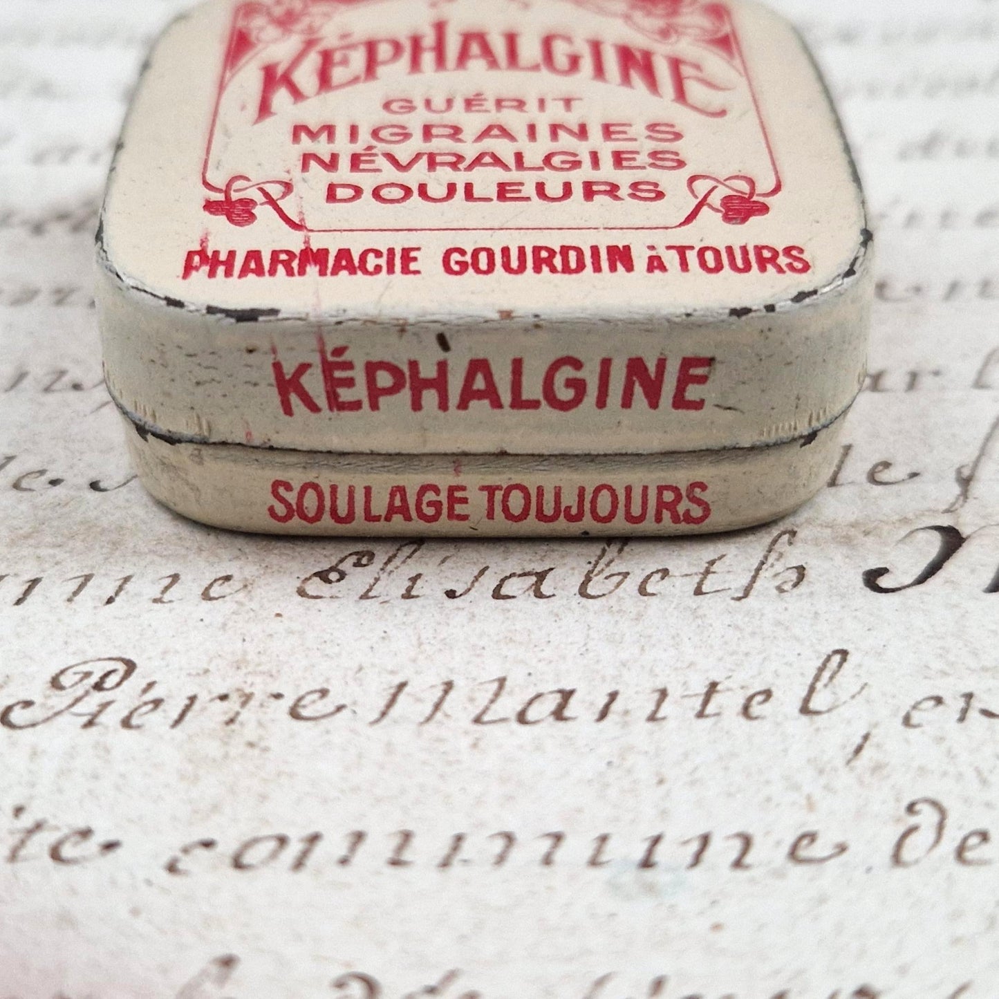 Petite boite en tôle lithographiée « Kephalginé », Vers 1900