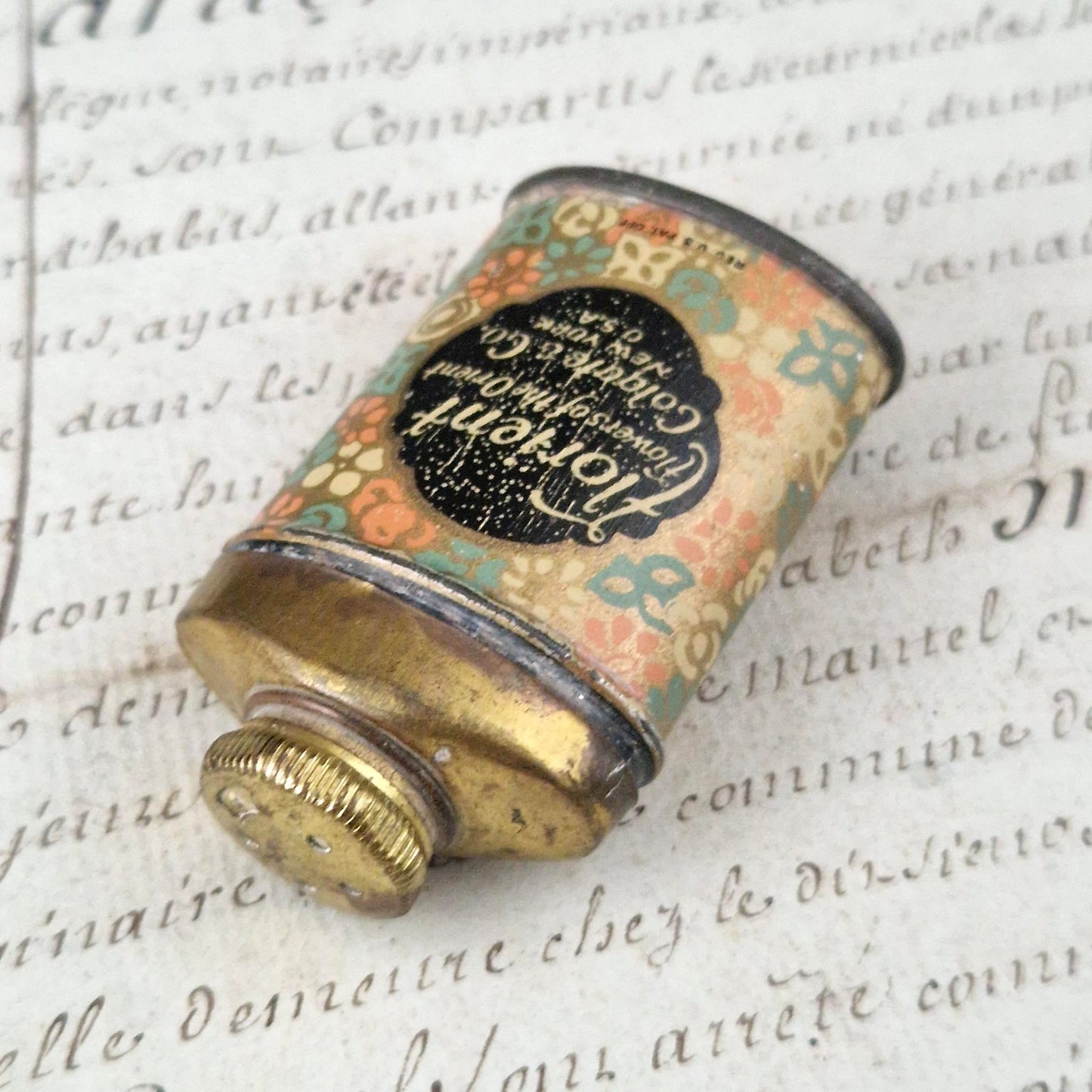 Box / Tin bottle “Flowers of the Orient – Colgate & Co.”