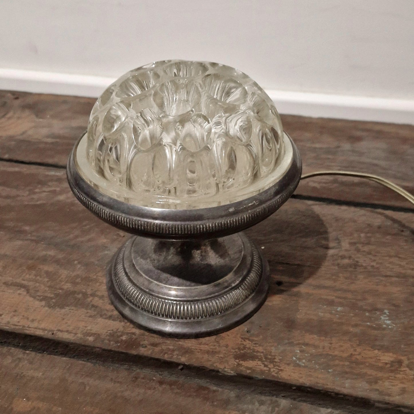 lampe pique fleurs verre moulé 1930