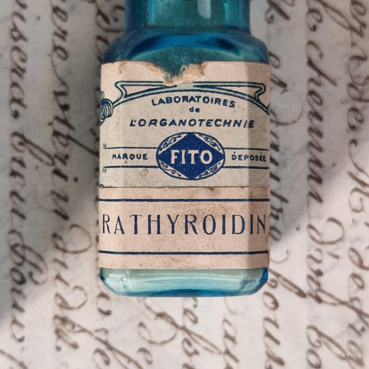 Duo de flacons pharmaceutiques bleus turquoises