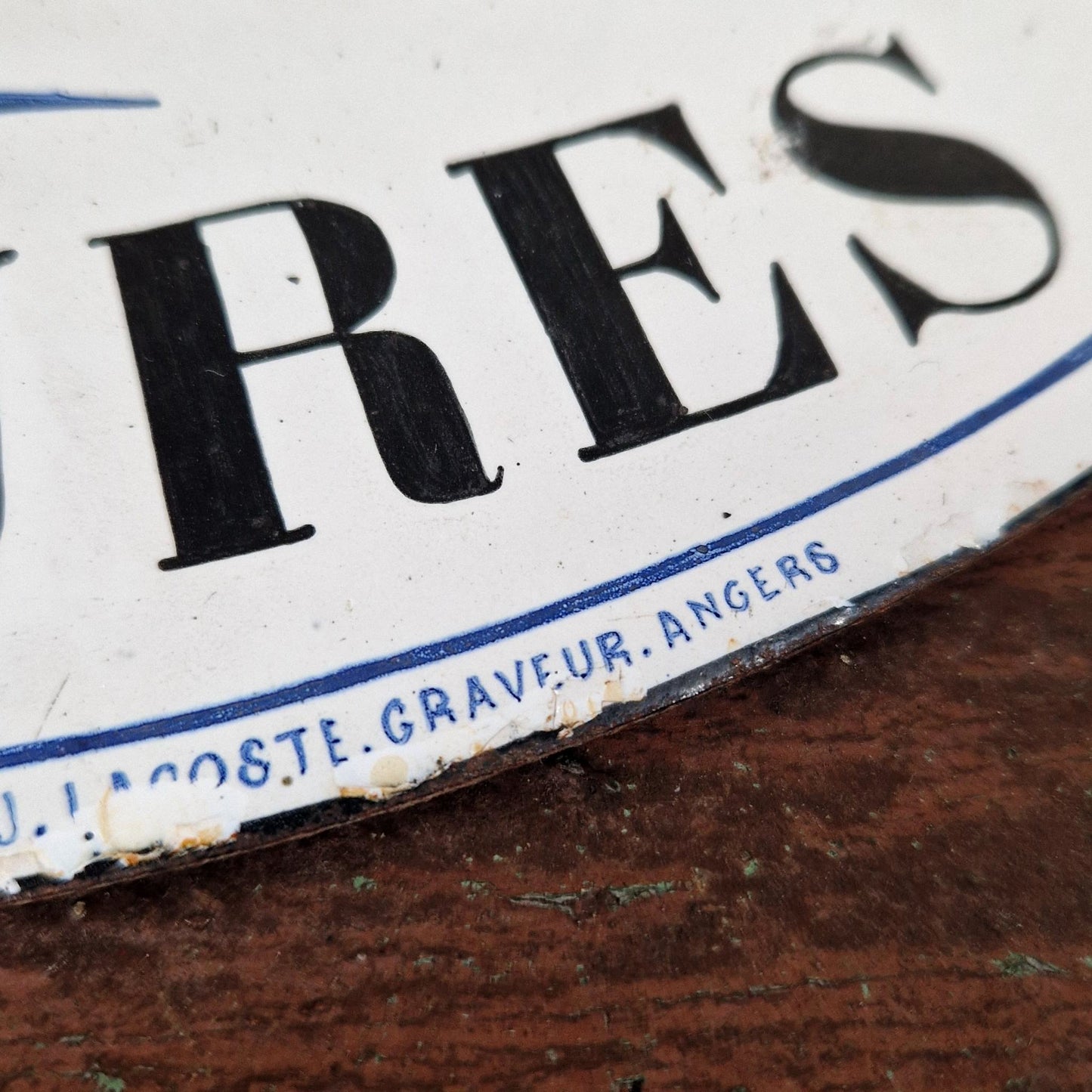 Enamel sign for the trade "Ladies' Tailor / Furs"