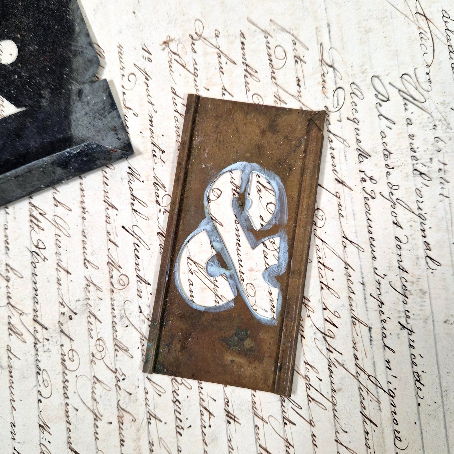 pochoir laiton acier caractere