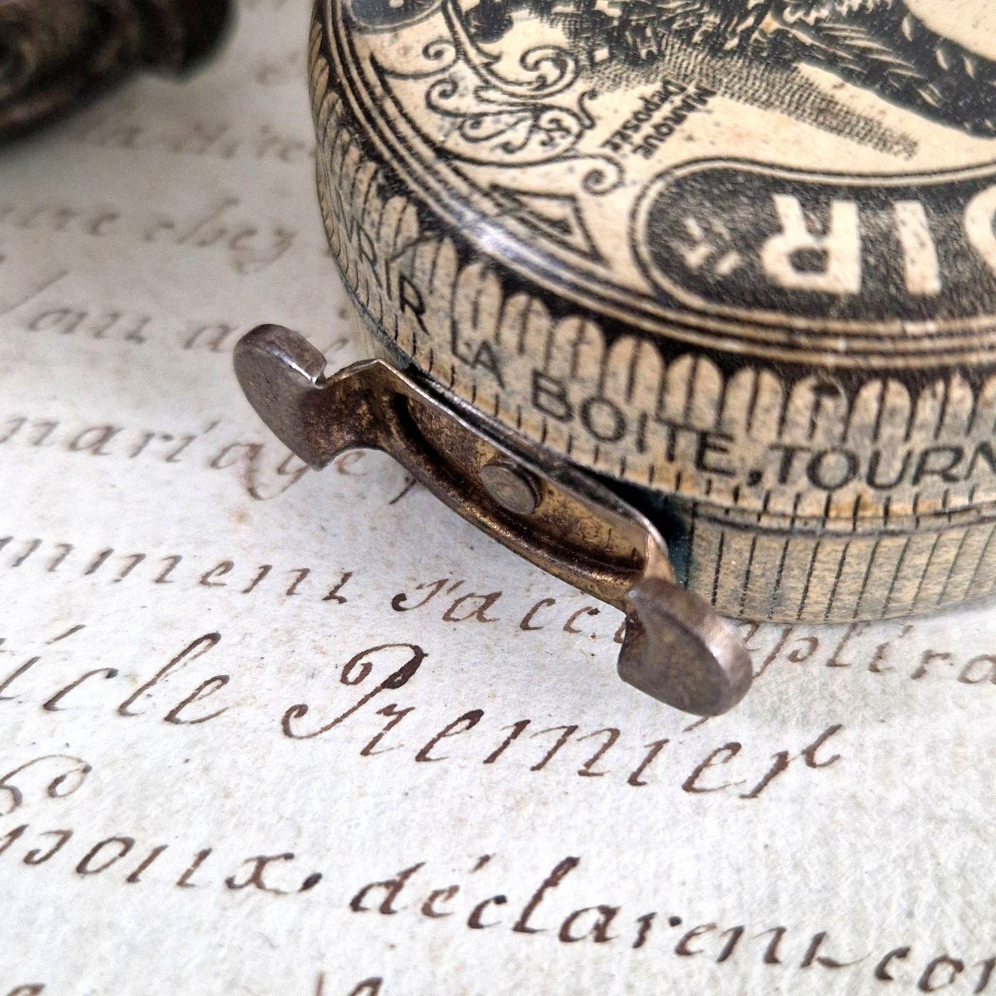 vintage lion noir paris montrouge