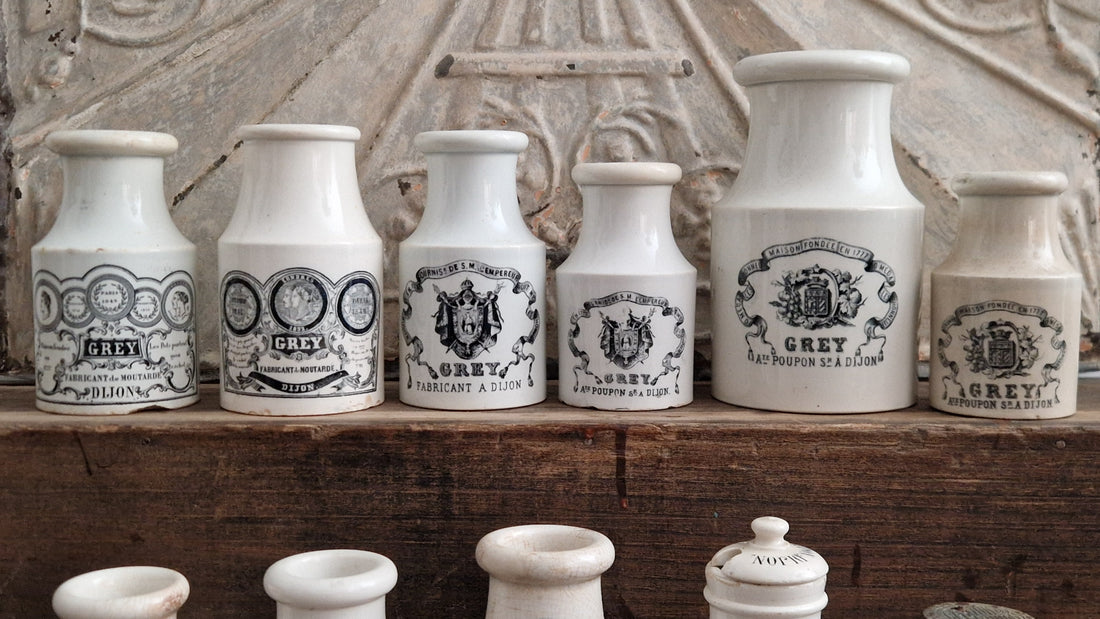 Pots à moutarde Grey-Poupon : histoire et évolution des décors publicitaires