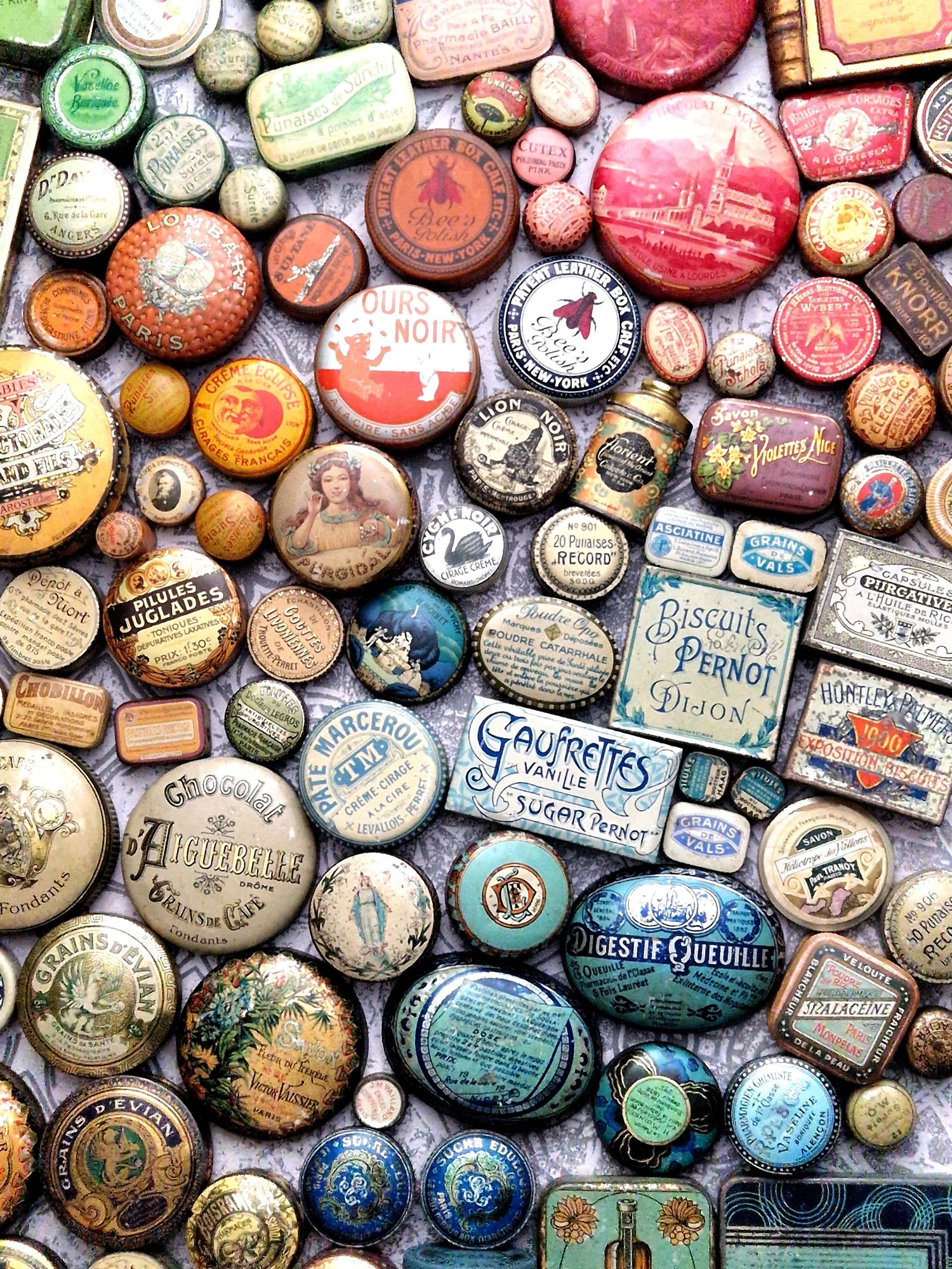 Anciennes boites publicitaires en tôle lithographiée