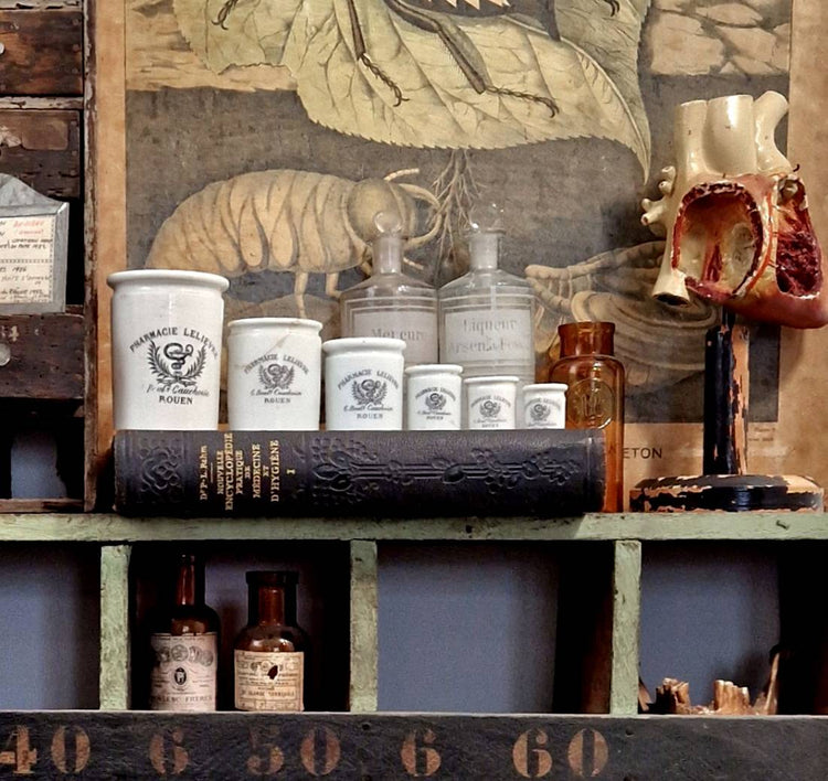 anciens objets de médecin, pharmacien ou apothicaire