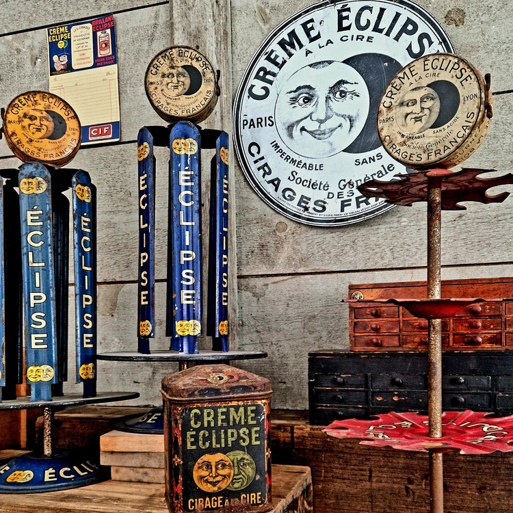 Collection publicitaire sur le cirage : boites, présentoirs, plaques émaillées...
