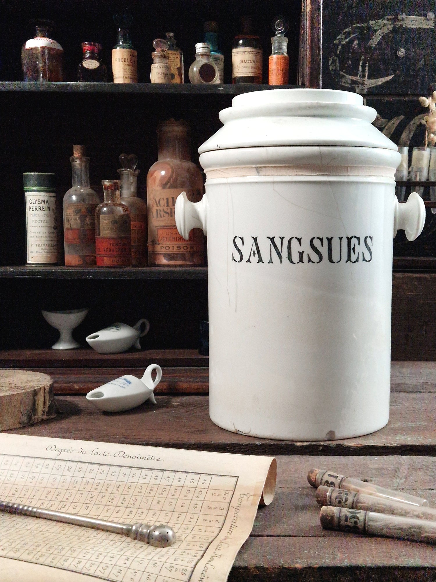 Objets de curiosités anciens