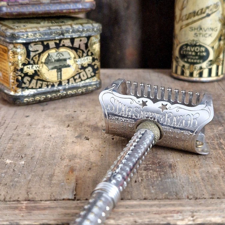 Anciens rasoirs, lames et nécessaires de rasage