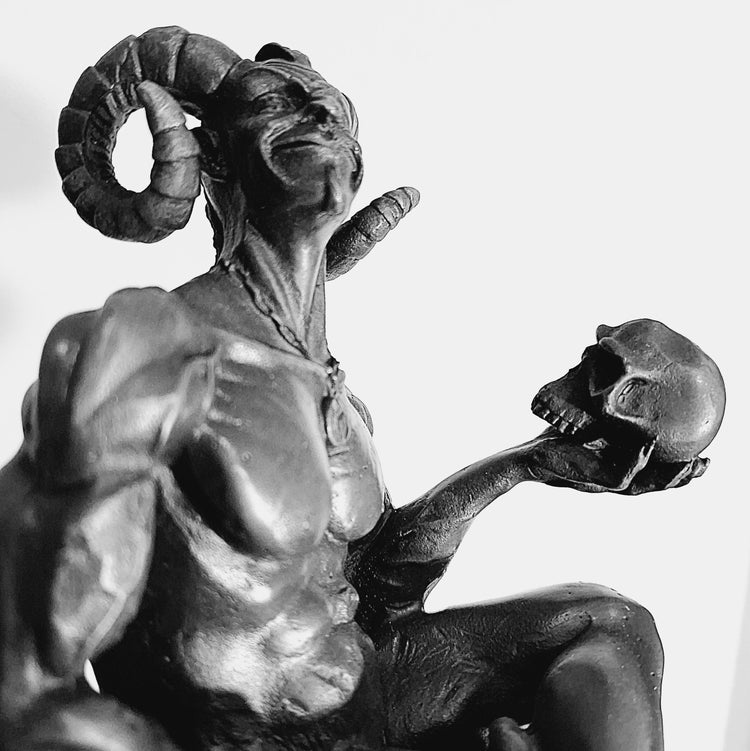 Sélection brocante diable et memento mori