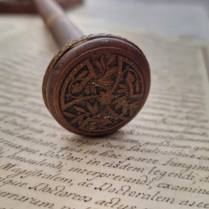 Grande loupe de lecture en bois tourné et laiton