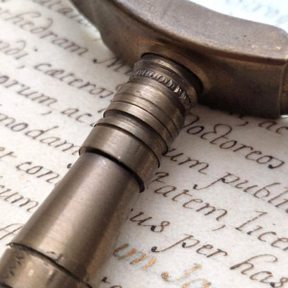 Large antique turned brass magnifying glass - Early 20th century