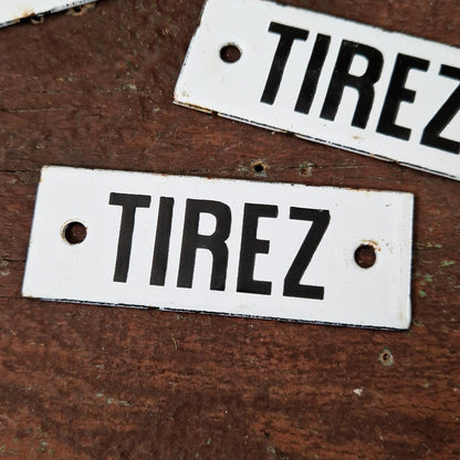 Petite plaque émaillée « TIREZ », à l'unité.