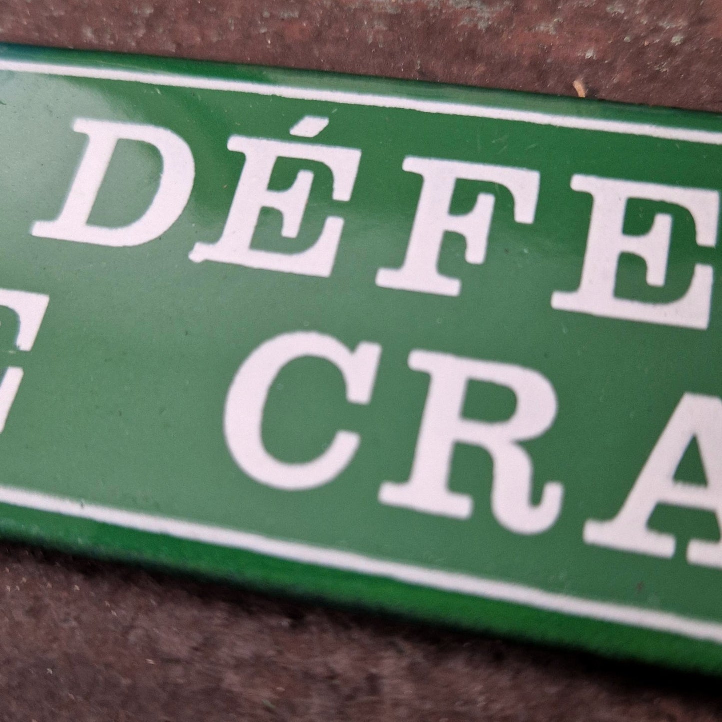 Plaque émaillée « Défense de cracher »